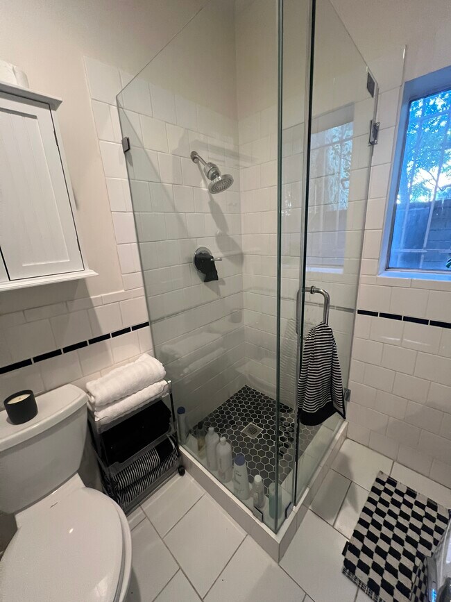 Building Photo - 532 S Irving Blvd