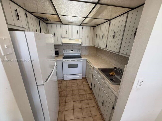 Building Photo - 6675 W 4th Ave