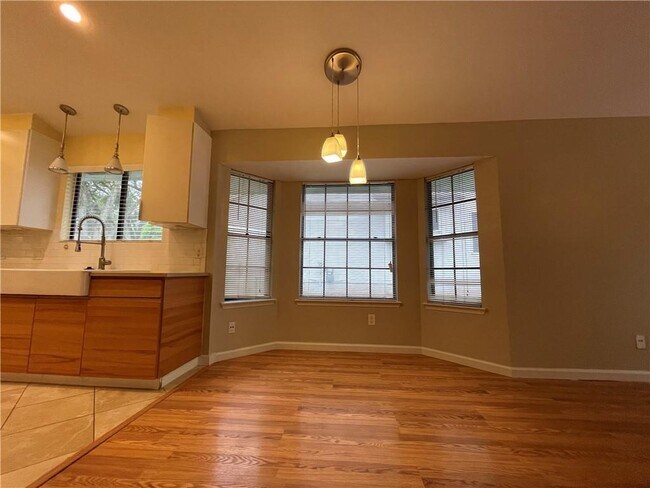 Building Photo - 8406 Birmingham Dr