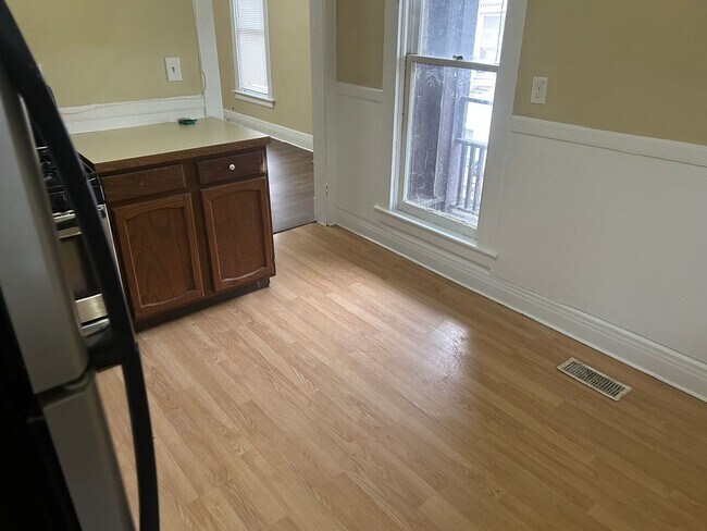 Building Photo - 409 Eastern Ave