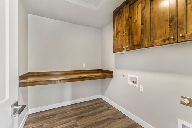 Building Photo - Duplex in Well Located SW Bend