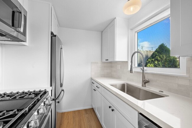 Building Photo - 213 Avenida Lobeiro