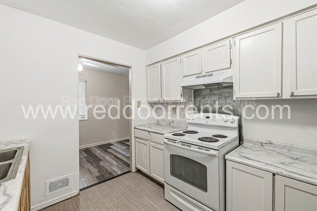 Building Photo - 3729 Kinnear Ave