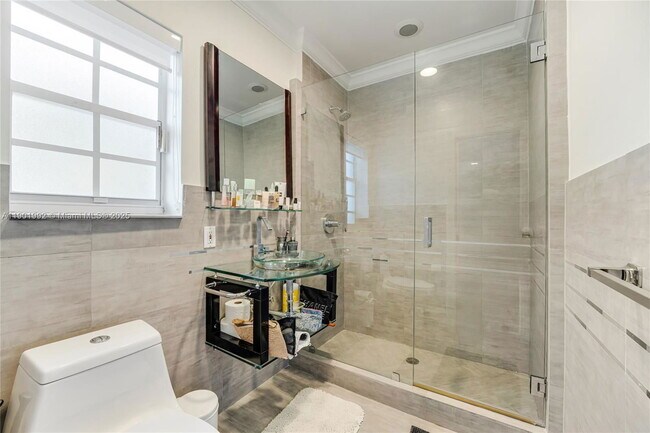 Building Photo - 140 N Hibiscus Dr