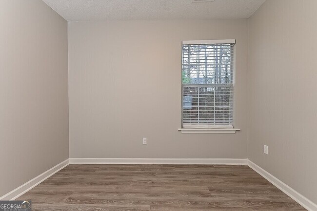 Building Photo - 1205 Redbud Ct