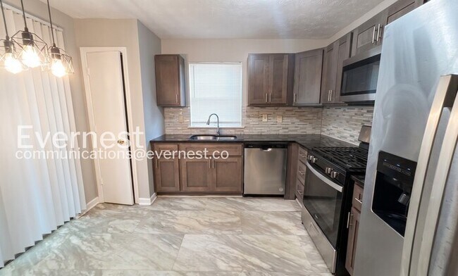 Building Photo - 3 Bed/2 Bath Spacious Home with Modern Features and Garage Parking! / Available Now!