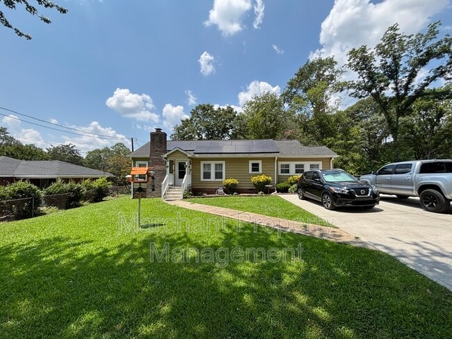 Building Photo - 609 N Maple St