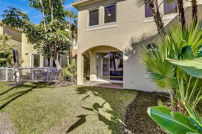 Building Photo - 21032 NE 32nd Ave