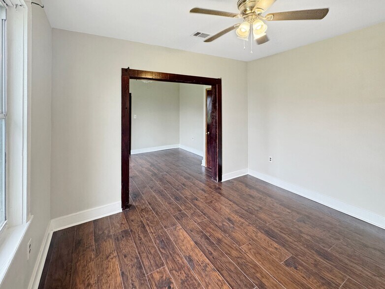 Building Photo - 663 Victory Dr