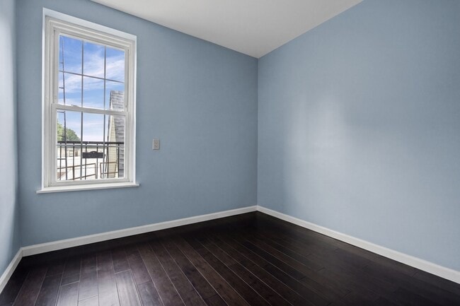 Building Photo - 414 59th St