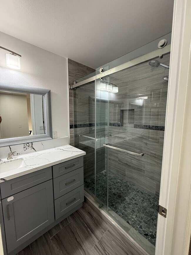 Building Photo - Spacious 4 Bed 3 Bath Cul-de-Sac Home