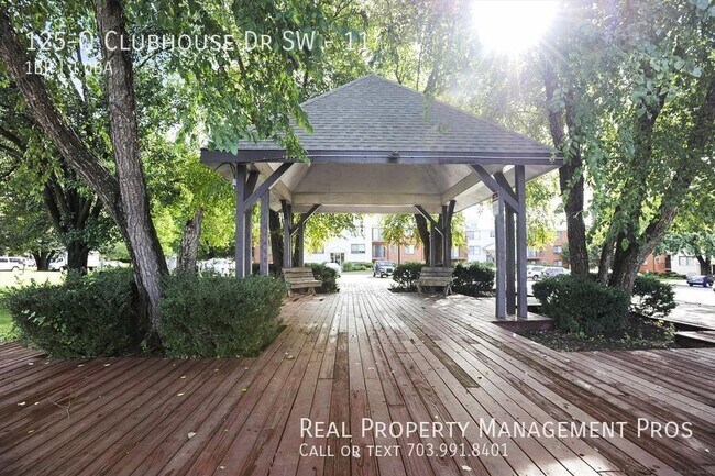 Building Photo - 125 Clubhouse Dr SW