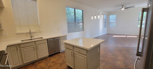 Building Photo - 7323 E Overlook Dr