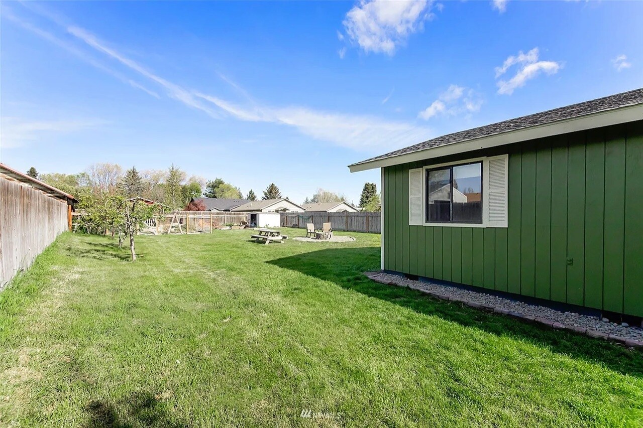 Building Photo - 1304 N Cora St