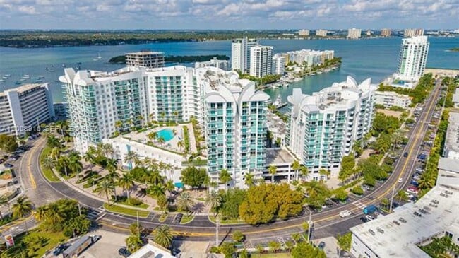 Building Photo - 7910 Harbor Island Dr