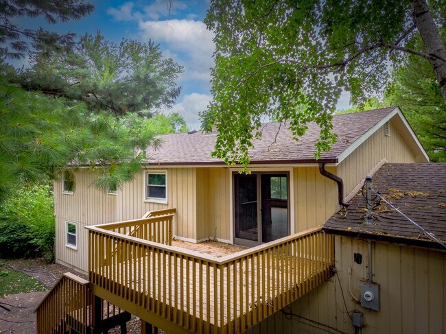 Building Photo - 1437 Wisconsin Ave N