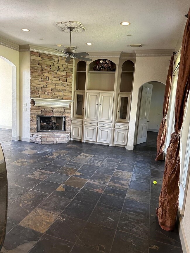 Building Photo - 38 Hillock Woods