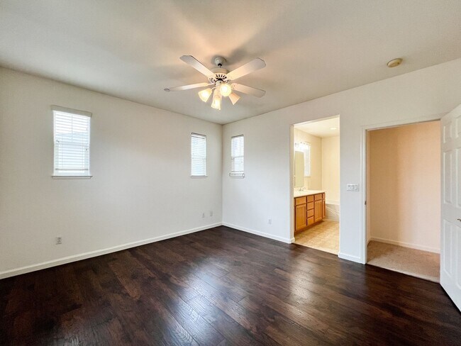 Building Photo - South Napa Three Bedroom House