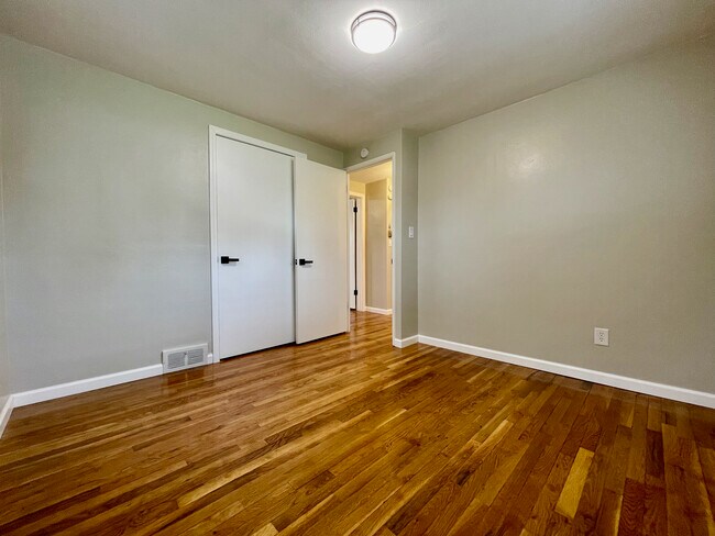 Building Photo - 3914 Evergreen Dr