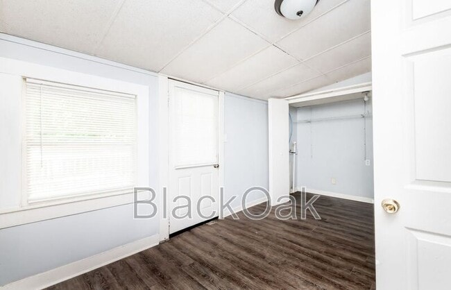 Building Photo - 917 Watt St