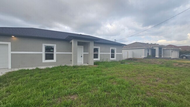 Building Photo - -ASK US ABOUT FREE RENT!!-Brand New Three ...