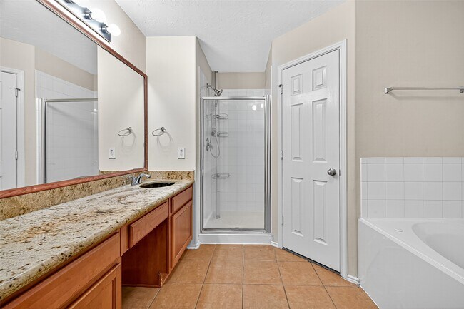 Building Photo - 2611 Floral Bloom Way