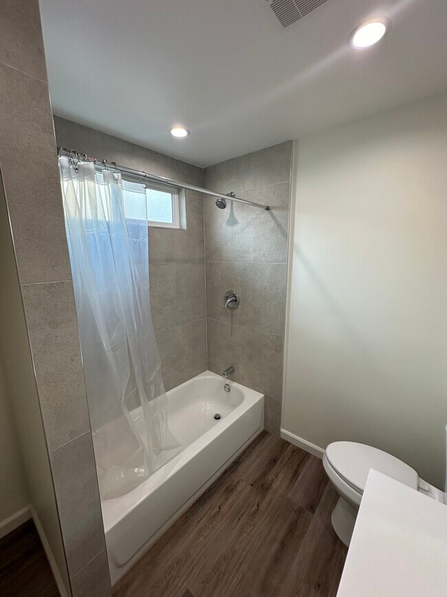 Building Photo - 3623 W 105th St