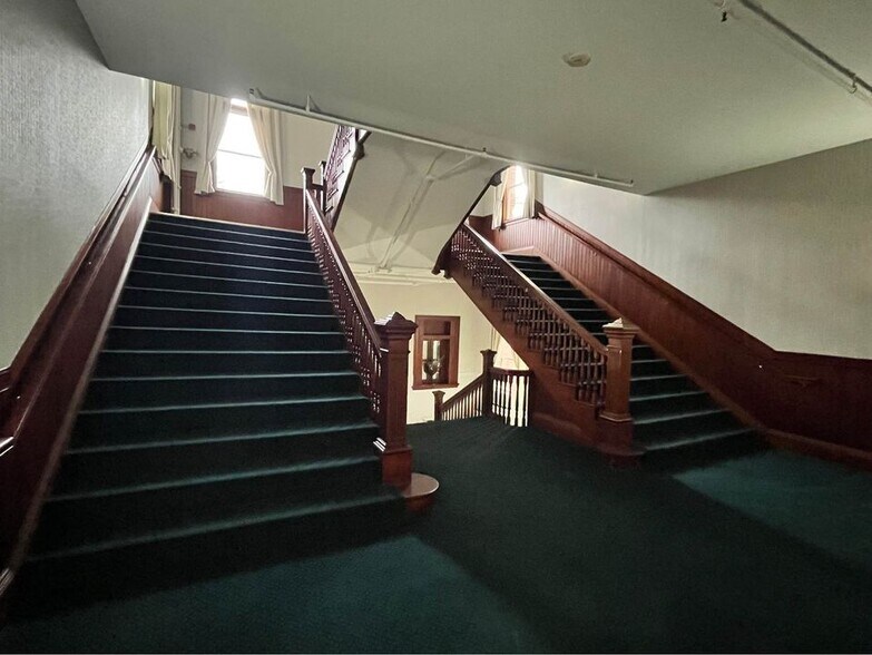 Building Photo - 15 Mount Saint Marys Way