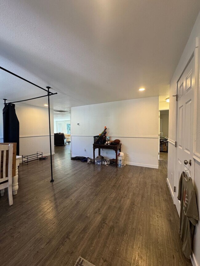 Building Photo - 3-Bedroom Home for Rent