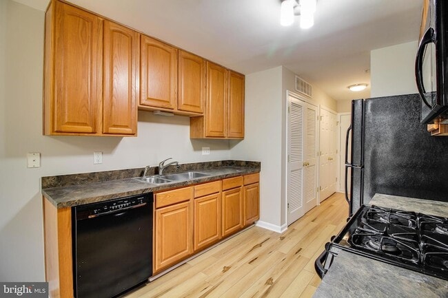 Building Photo - 2035 Astilbe Way