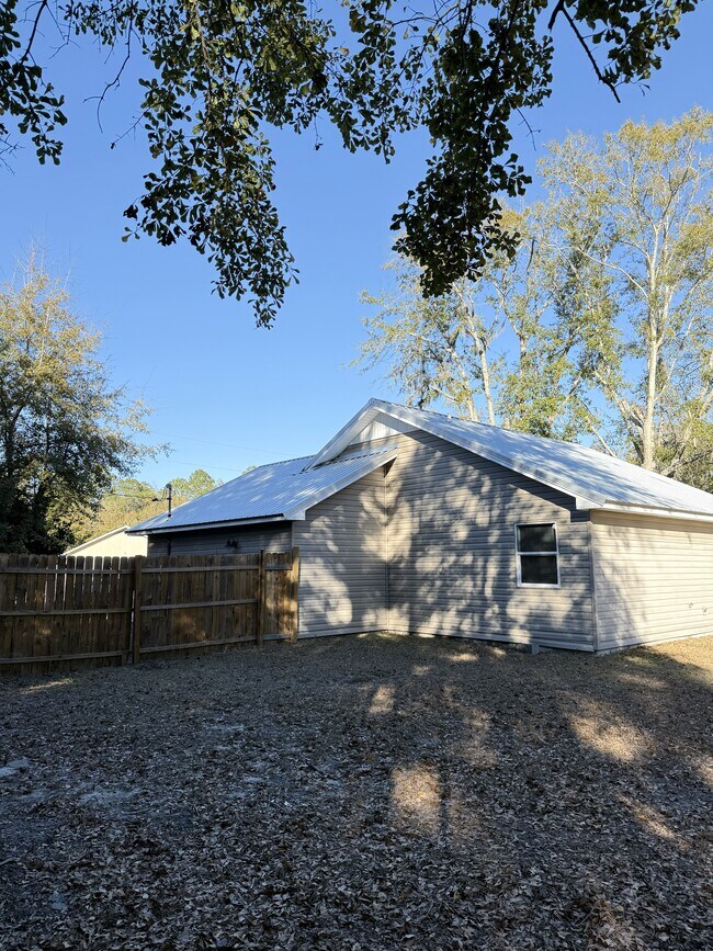 Building Photo - 506 Idlewood Cir