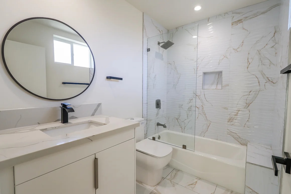 Building Photo - 2806 S Palm Grove Ave