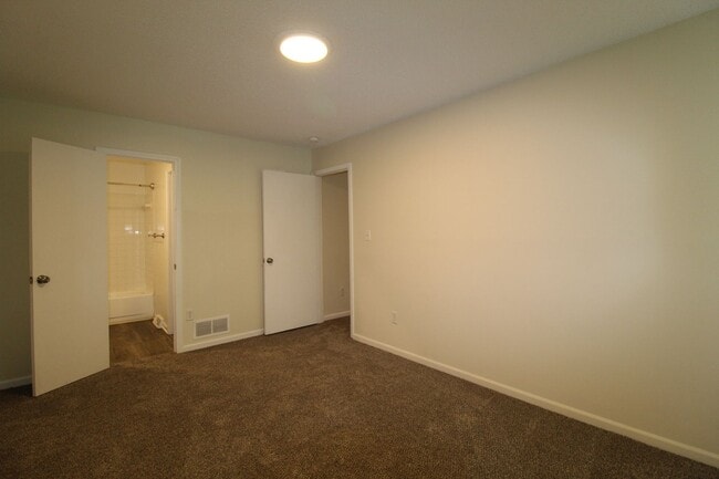 Building Photo - Fully Remodeled 2 Bedroom 1.5 Bath Duplex In Olathe