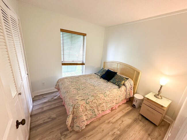 Building Photo - 160 Cypress Point Dr