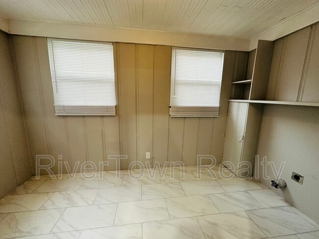 Building Photo - 3205 Choctaw Ave