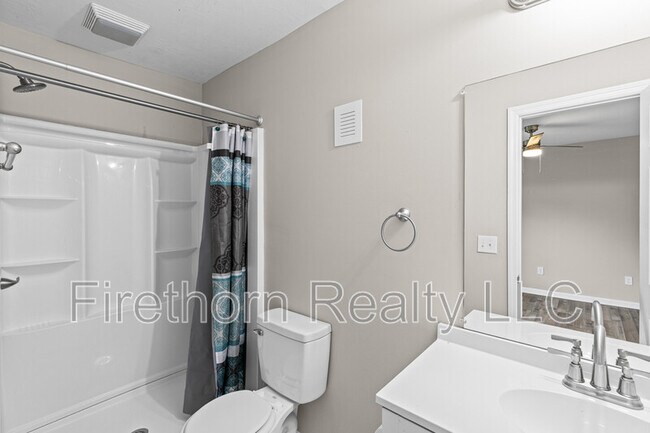 Building Photo - 2541 Rhodes Dr