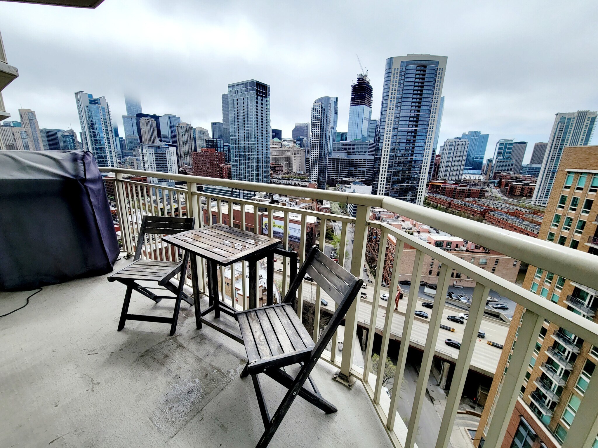 Building Photo - 645 N Kingsbury St