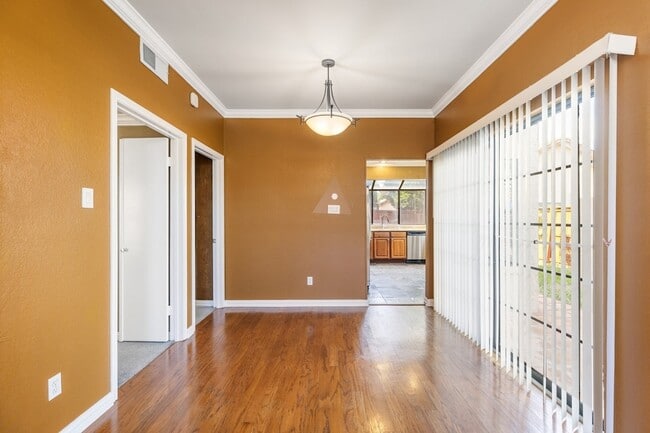 Building Photo - 602 Mission Cir