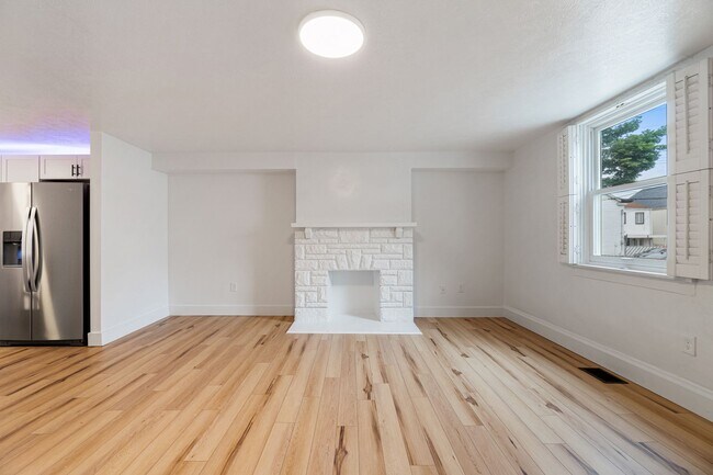 Building Photo - Brand New 3 bed, 2 bath Remodel located in...