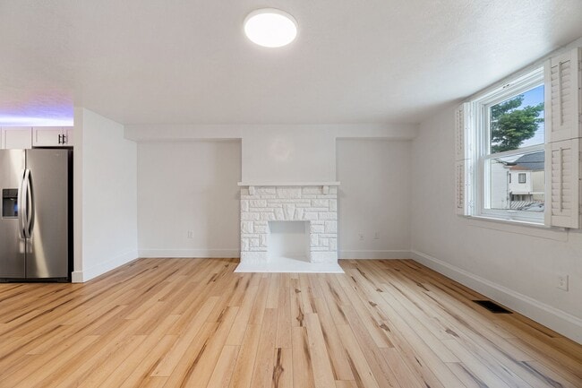 Building Photo - Luxury Rental - South Side Flats