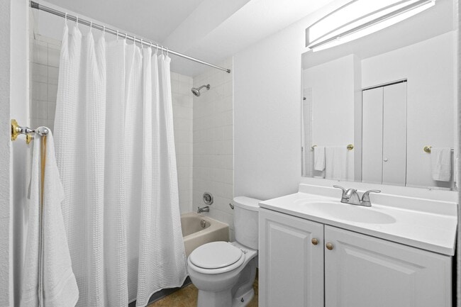 Building Photo - Updated 1BD/1BA Condo in DTC – Available Now!
