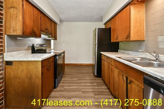 Building Photo - 203 S White Oak Ave