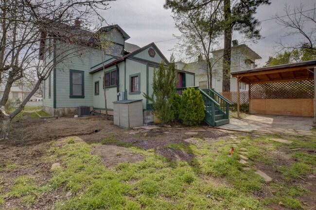 Building Photo - 114 N Willow St