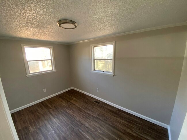 Building Photo - 66 Holly Hill Dr