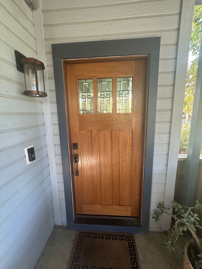 Building Photo - Charming Home in Winters, CA