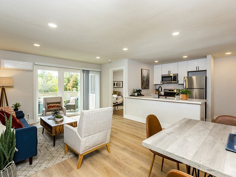 Building Photo - The Enclave