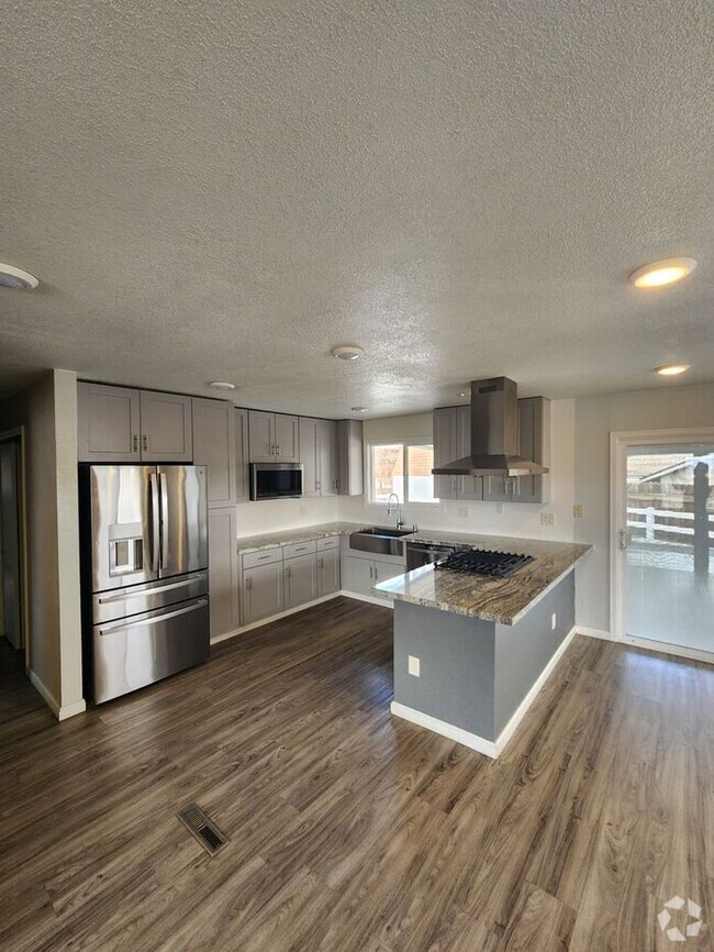 Building Photo - Welcome to this modern 3 bedroom, 2 bathro...