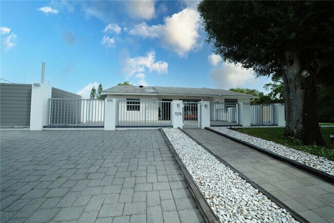 Building Photo - 15276 Harrison Rd