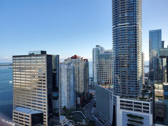 Building Photo - 950 Brickell Bay Dr