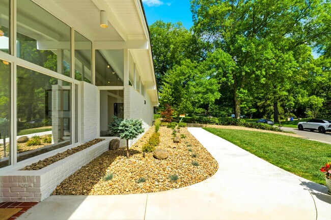 Building Photo - 2276 Johnston Rd